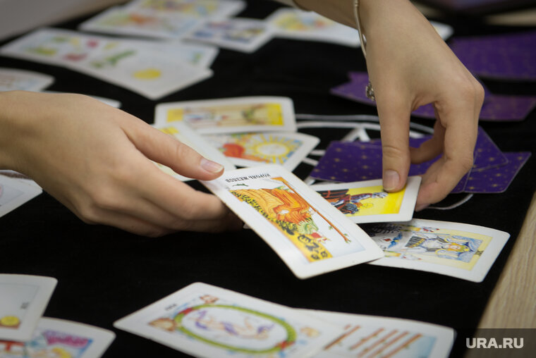    Ангелина Синицина увлеклась таро после того, как познакомилась с мастером
