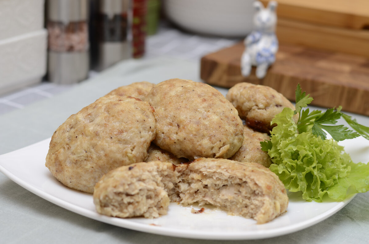 Что может быть лучше котлет из сковороды? Только куриные котлеты из духовки.