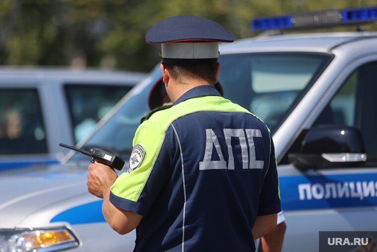    В Кургане сотрудники ДПС разбираются с ДТП на улице Мяготина