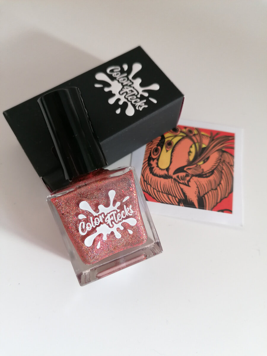 Коробочка и наклейка 