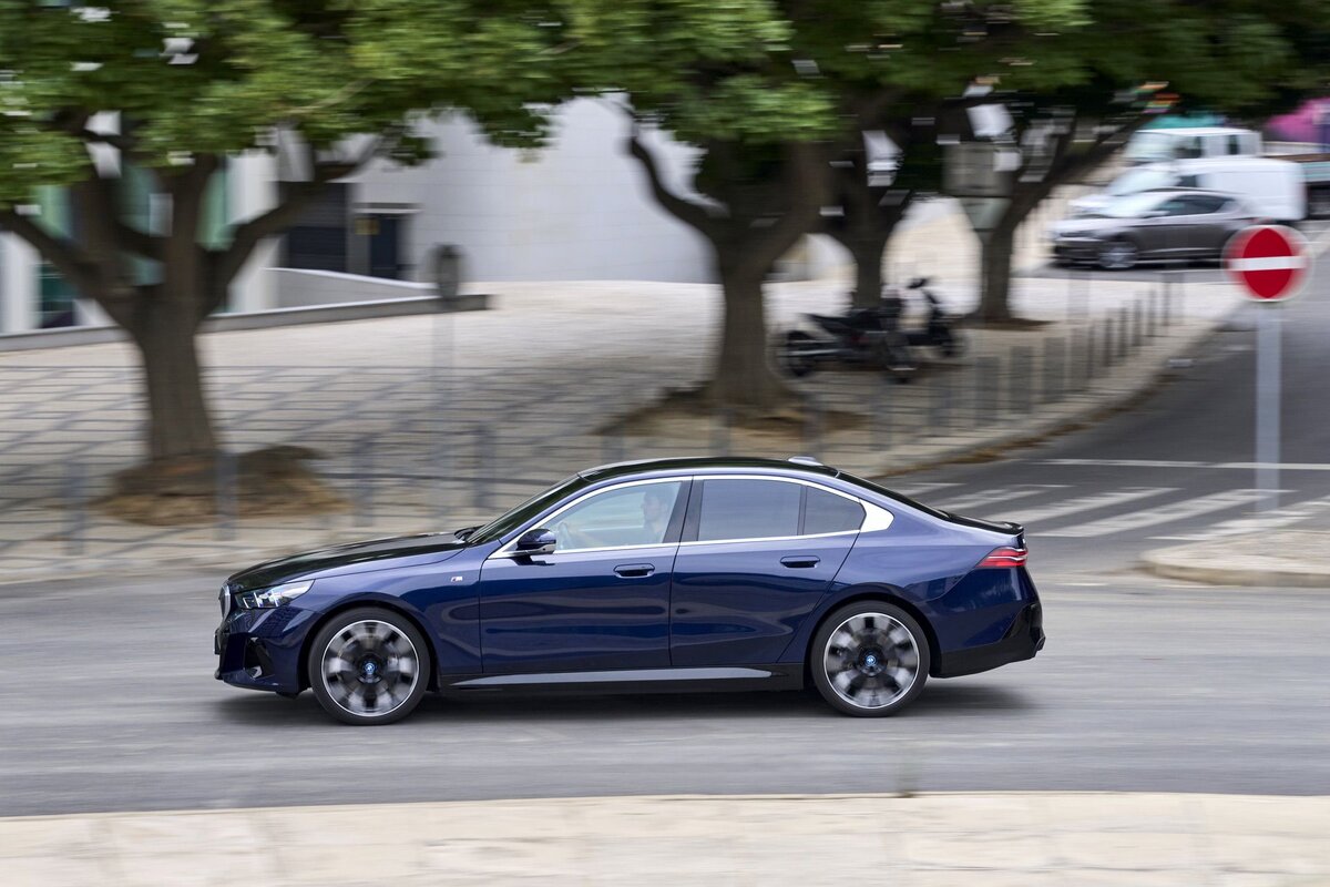 BMW 440i синий танзанит