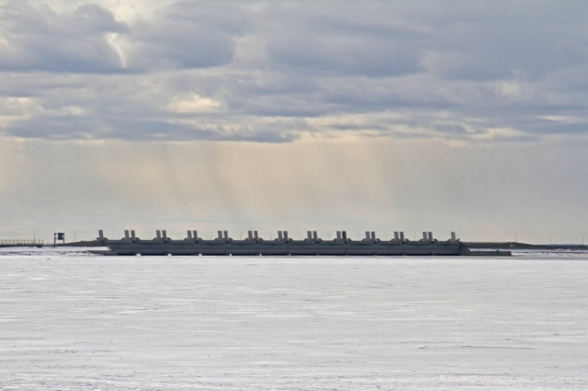    Дамбу закрыли из-за угрозы наводнения: на Петербург идёт шторм