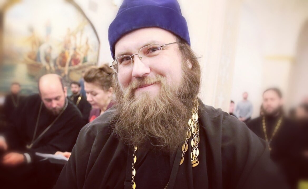 Андрей Ефанов — протоиерей, настоятель Преображенского храма (с. Преображенское) и приписного храма Преображения (с. Пустошь), благочинный Южско-Савинского благочиния Иваново-Вознесенской и Кинешемской епархии.