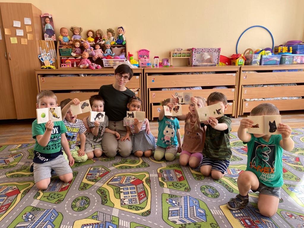 Провожу детишкам в саде урок по коллажам