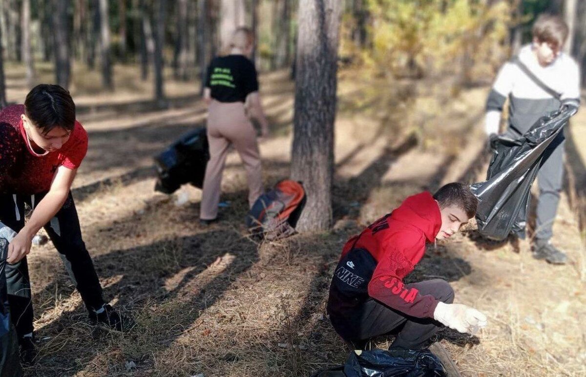    В Курске участники субботника на Волокно собрали 30 мешков мусора