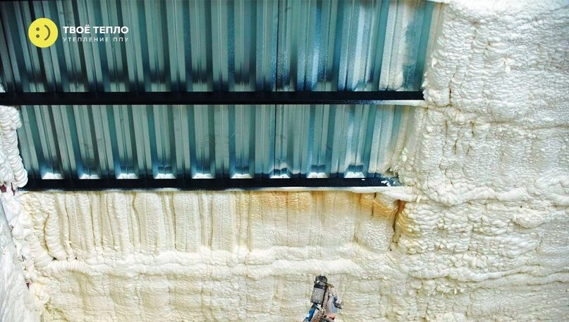 После обработки пену требуется закрыть от солнечных лучей, иначе постепенно ультрафиолет будет разрушать материал, превращая его в рыхлый.