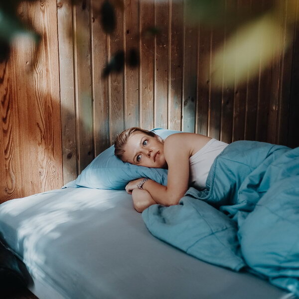     Евгения Борзых скрывается от всех в трейлере «Убить Риту»