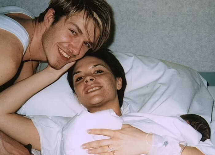    Виктория и Дэвид Бекхэм после рождения сына КрузаКадр из видео