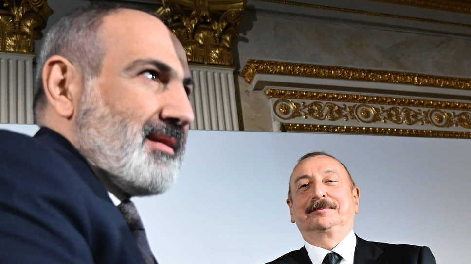 Фото: Алексей Витвицкий / Коммерсантъ📷Никол Пашинян (слева) и Ильхам Алиев в феврале 2023 года