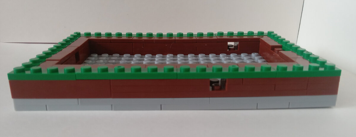 Третий проём не видно, но он есть.