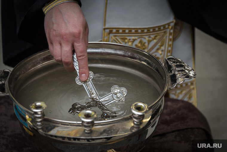 Где можно взять святую воду. Великая агиасма. Святая агиасма. Великая агиасма Крещенская вода. Крещение Господне агиасма.