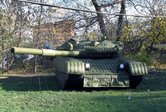     Надувной макет танка Т-80