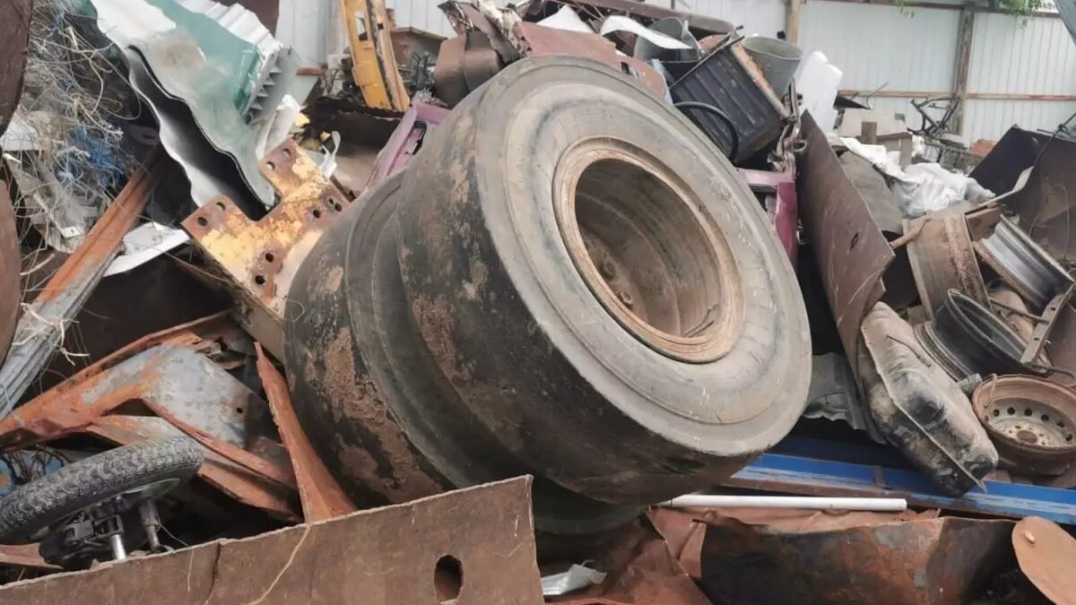     60-летний рабочий стройфирмы угнал дорожный каток, чтобы сдать его на металлолом в Иловлинском районе, сообщает ГУ МВД по Волгоградской области.