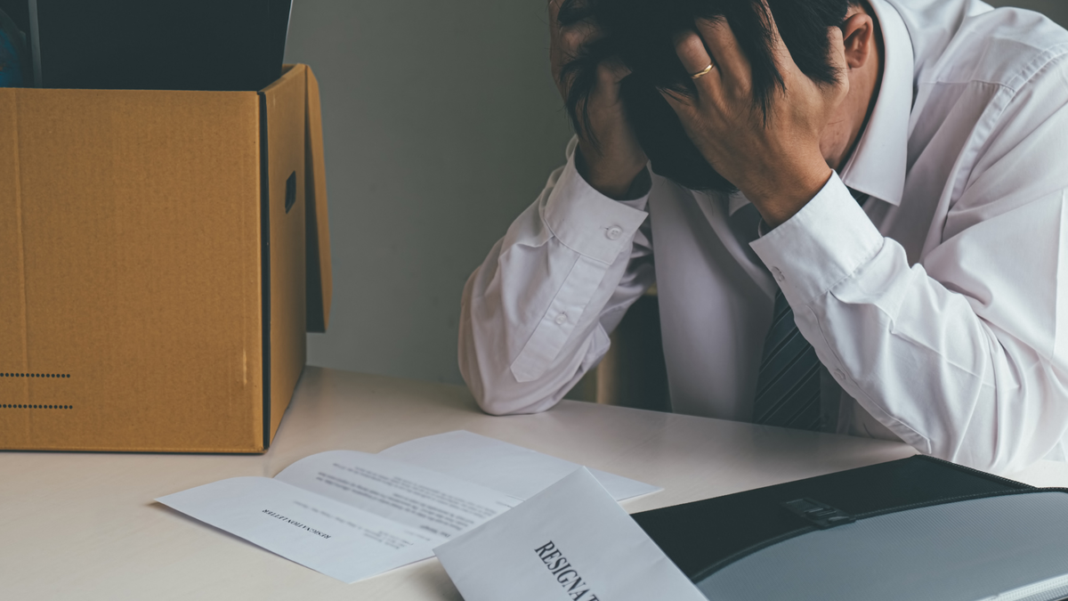 Отсутствие наставника в период адаптации, четкой инструкции к действию, индивидуального плана развития - может стать причиной увольнения