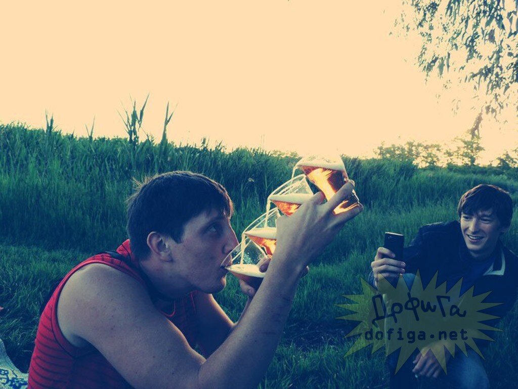 Что делать если тебя не позвали на день рождения. А что не позвал. Прости меня пожалуйста я больше так не буду. Мем влип. Мемы про бухать.