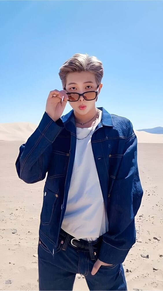 Супергерой суперпопулярной супекоманды 