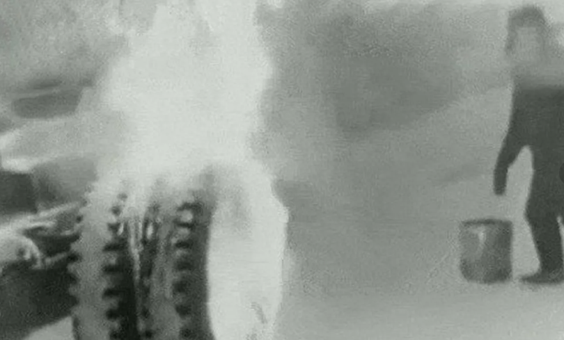 Поджог резины автомобиля зил 1964 Год.