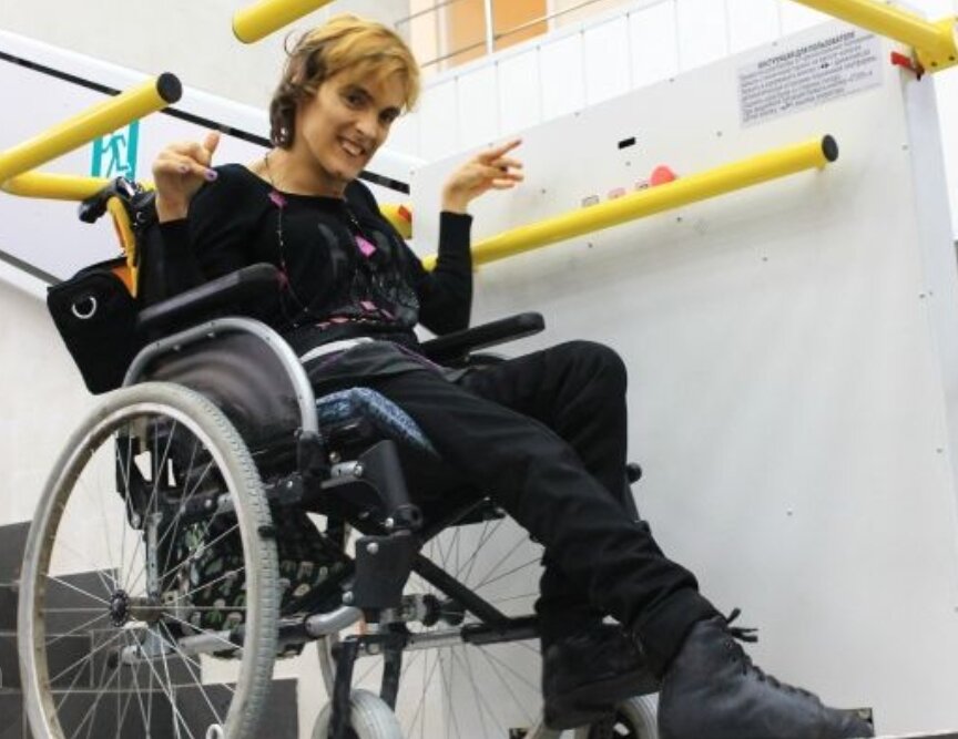 Иван дцп бакаидов. Люди с дцп. Челик в инвальдной коляске. Иван бакаидов молодой человек с дцп. Иван бакаидов молодой человек с дцп.