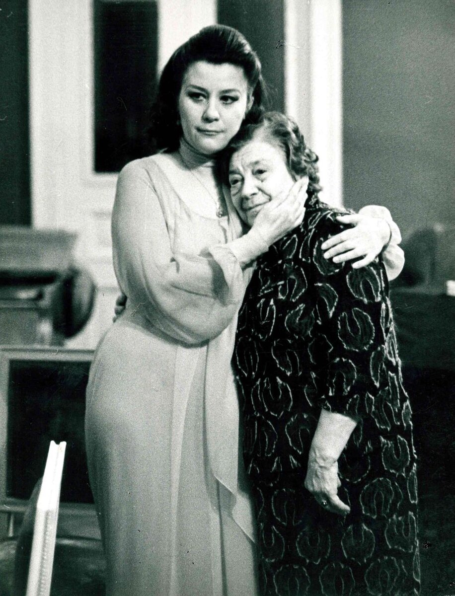 Елена Образцова и Антонина Андреевна Григорьева 1970