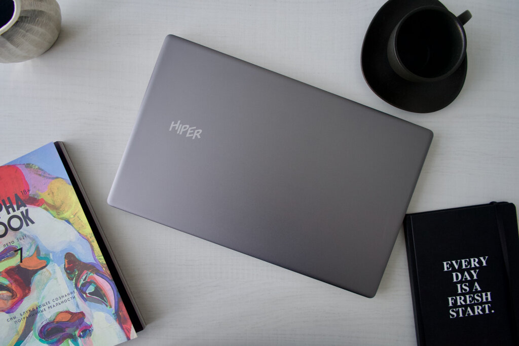  📷    HIPER EXPERTBOOK