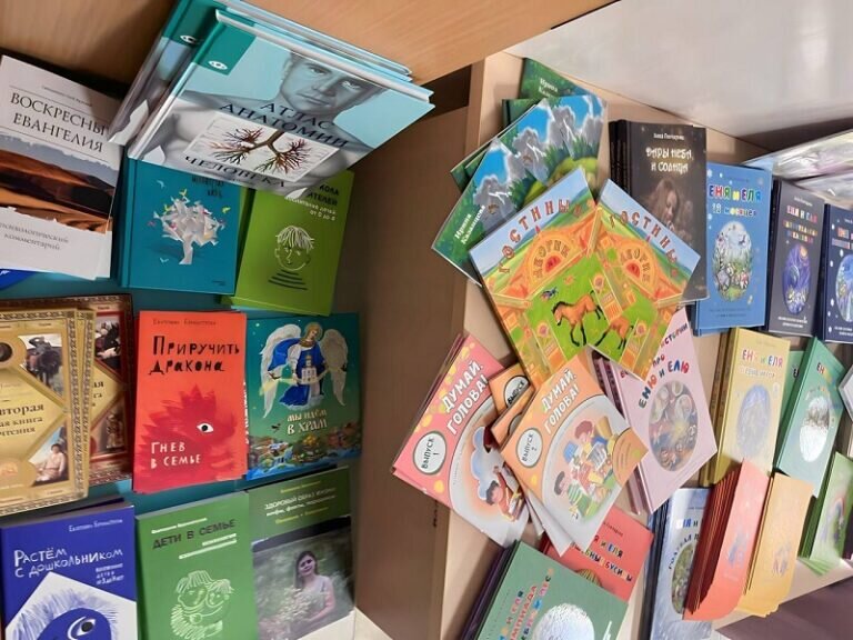    Оренбургскому онкодиспансеру передали более 300 книг известных российских писателей Марина Шарт