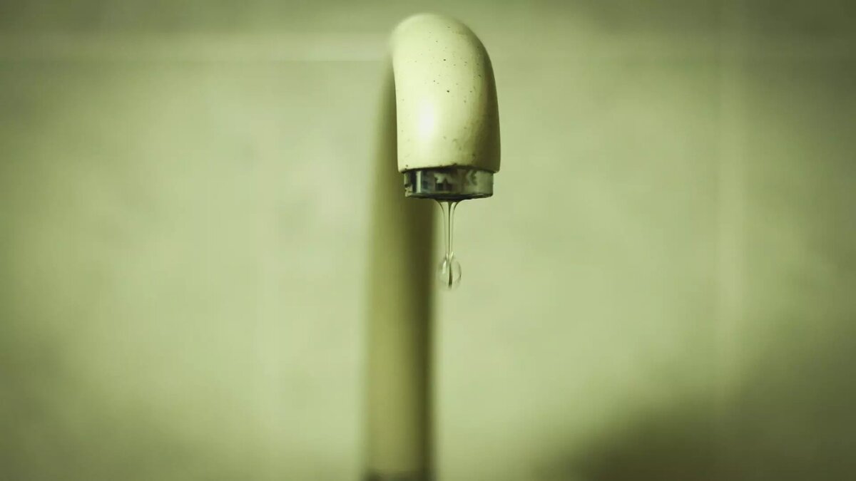     Ржавая вода снова потекла в домах в Нижнем Новгороде из-за использования открытой системы горячего водоснабжения. Власти уже нашли вариант устранения проблемы, но на это потребуется время. Это следует из ответа городского департамента жилья на запрос NewsNN.