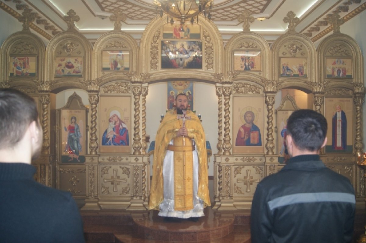    Православные священники исповедовали и причастили осужденных ИК-6