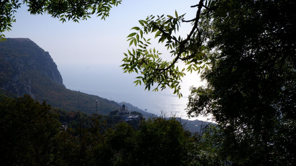 Вид, открывающийся на Форосскую церковь