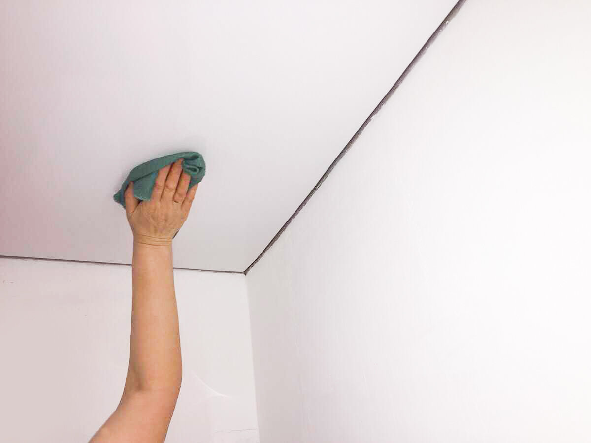 Как сделать глянцевый потолок в домашних условиях своими руками?