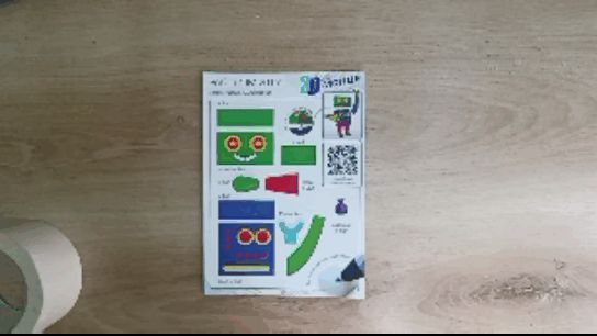 Малярный скотч полупрозрачный, что позволяет видеть сквозь него эскиз. К малярному скотчу пластик не прилипнет, что поможет без труда отсоединить от него готовую часть поделки