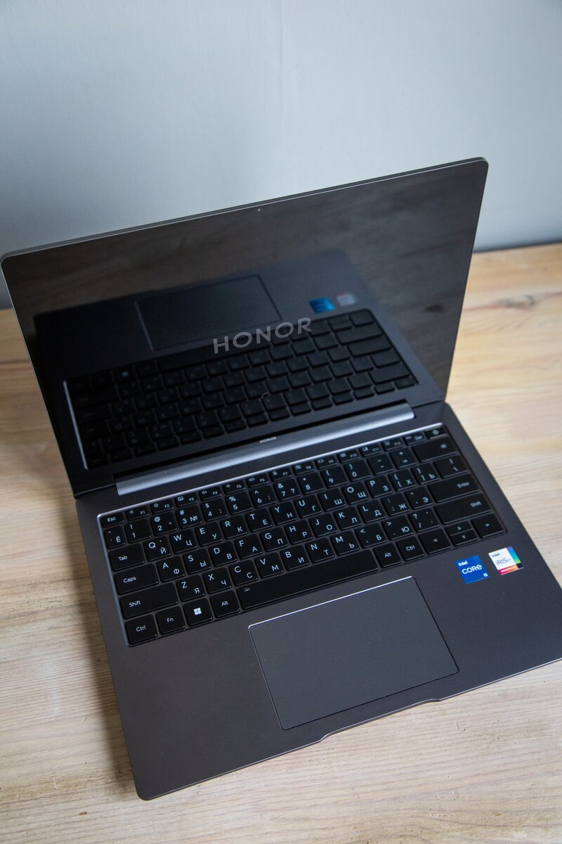 Обзор ноутбука HONOR MagicBook 14 для работы и развлечений.