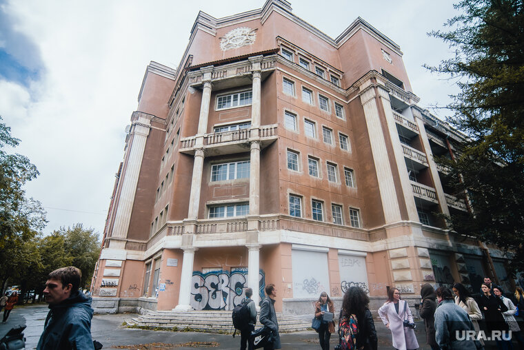    Гостиницу будут арендовать за один рубль в год