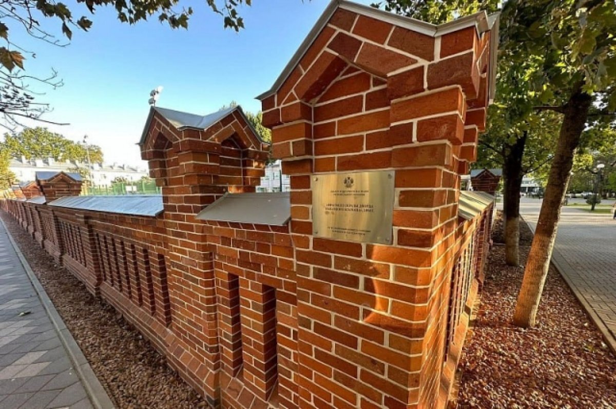    В Краснодаре отреставрировали ограду Дворца наказного атамана