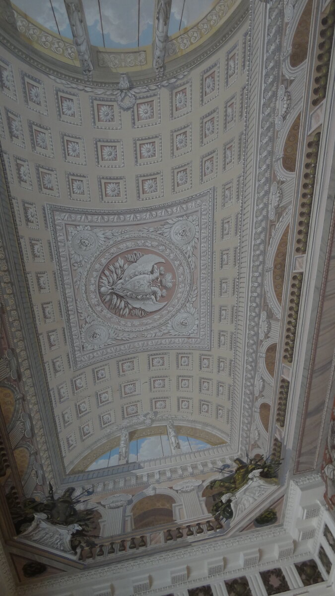Потолочная роспись-обманка в Павловском дворце
