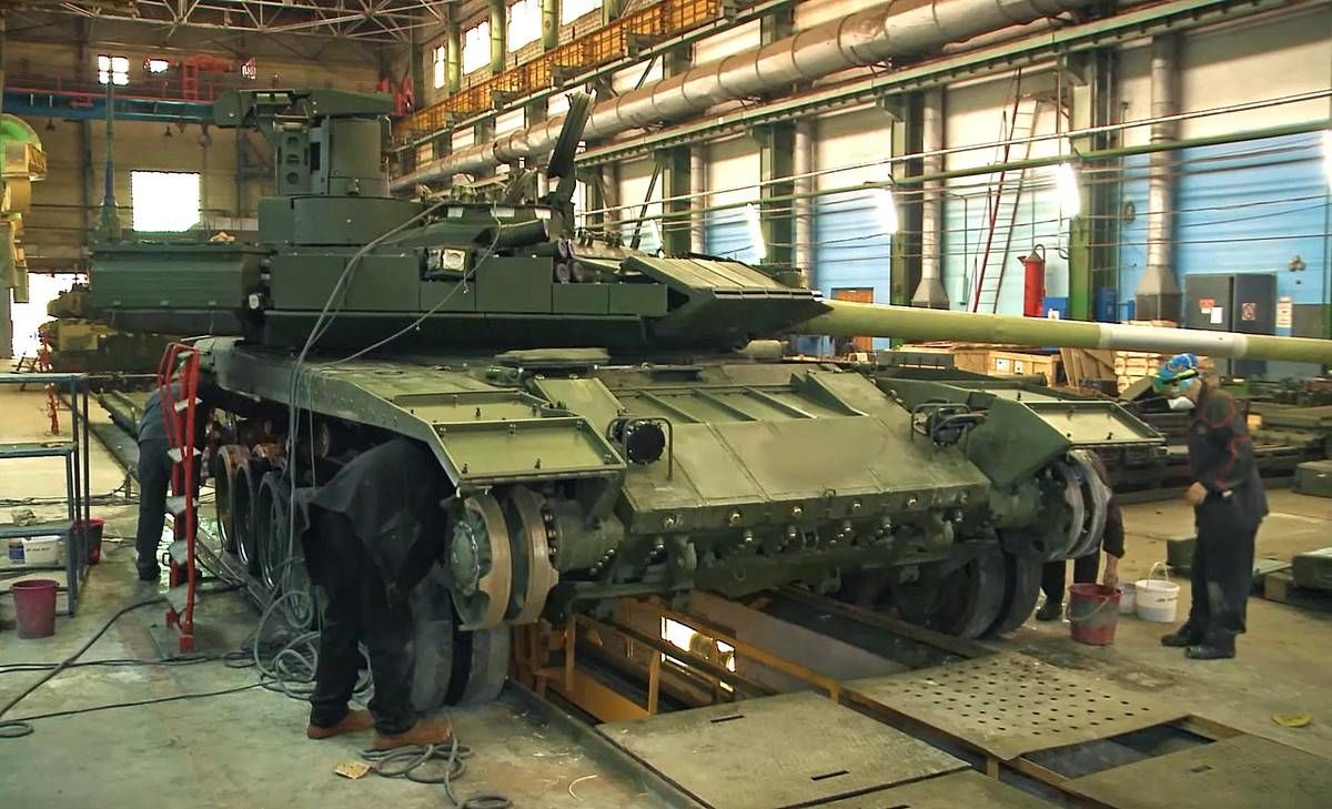 Танк Т-90М на сборочной линии УВЗ. / Источник фото: Яндекс.Картинки