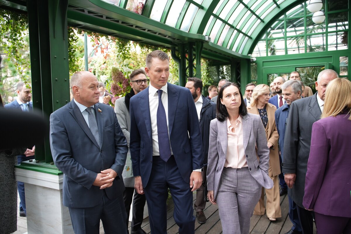 Президент Х5 и делегация спикеров Совета Федерации на ярмарке