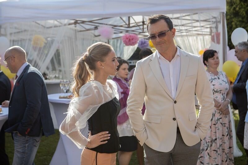 Егор Бероев и Арина Постникова в сериале «Война семей»