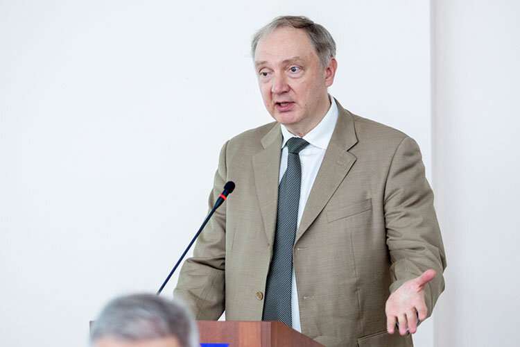    Тормасов был ректором Иннополиса 11 лет. Экс-ректор — один из ведущих мировых ученых, работающих в области виртуализации программного и аппаратного обеспечения Фото: «БИЗНЕС Online»