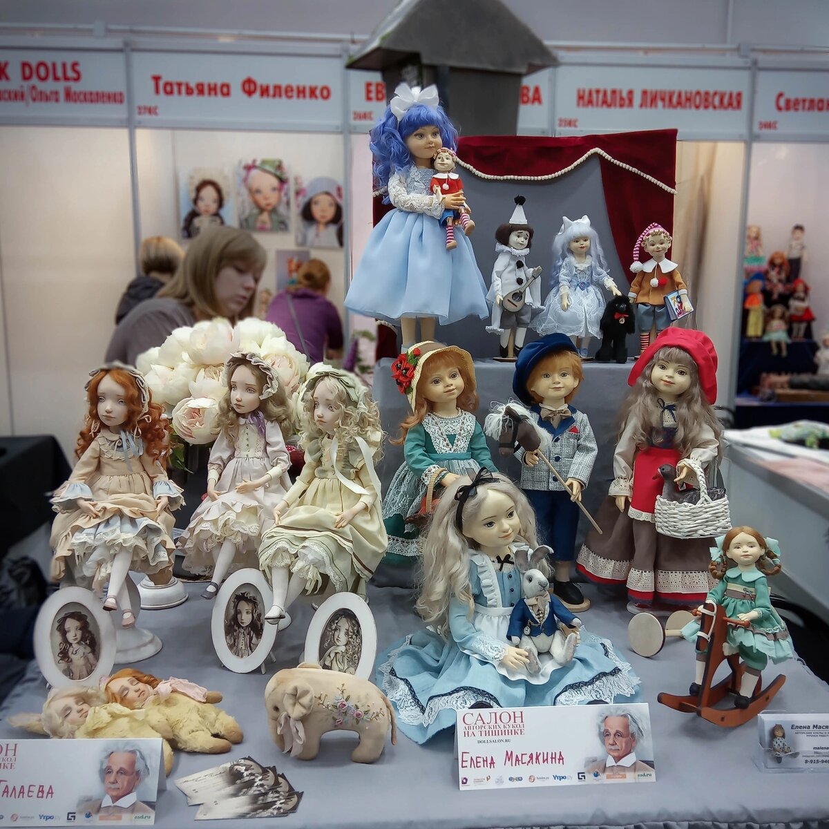 Выставочные стенды. Фото со страницы Салона ВК