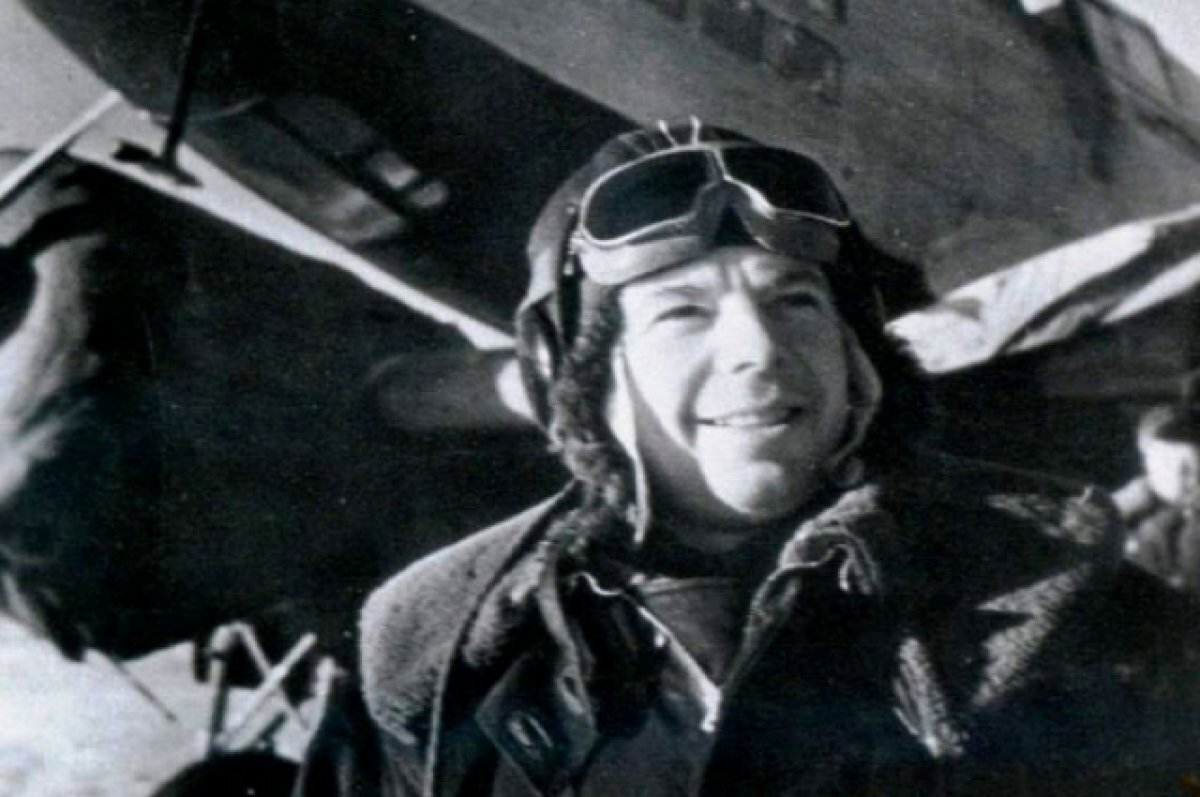    Михаил Симонов одним из первых бомбил Берлин, уничтожил массу наземной техники и живой силы немцев под Москвой, Ленинградом, Сталинградом, на Курской дуге. А ещё сбил семь фашистских истребителей.