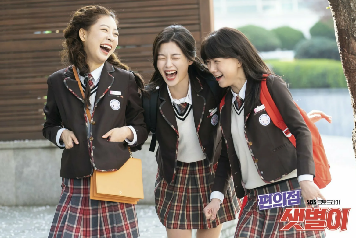 Кадры из дорамы «Продавец на полставки».