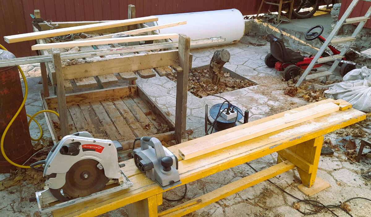 Распиливаю и строгаю бруски под нужный размер