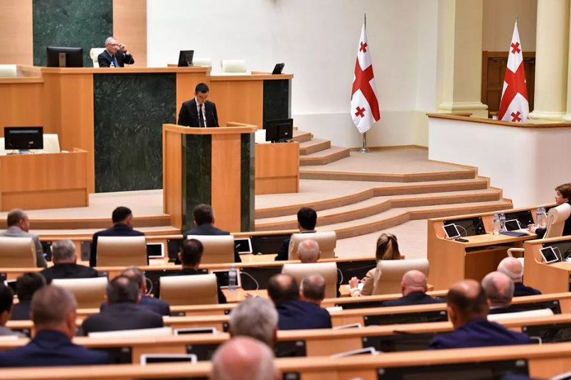 Парламент грузии. Депутаты парламента Грузии. Грузинские парламентские партии. Двухпалатный парламент Грузии. Парламент Грузии фото.