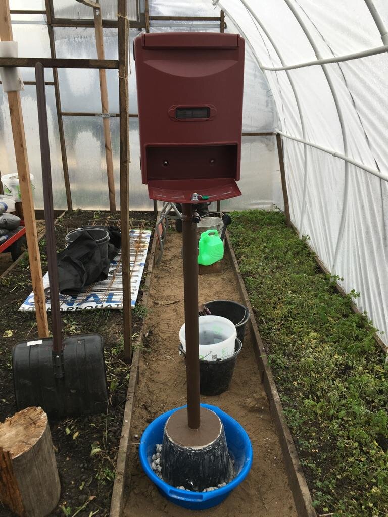 Почтовый ящик - мобильный, это плюс. Могут скомуниздить - это минус