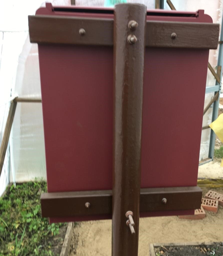 Длинные болты подрезаны и подкрашены