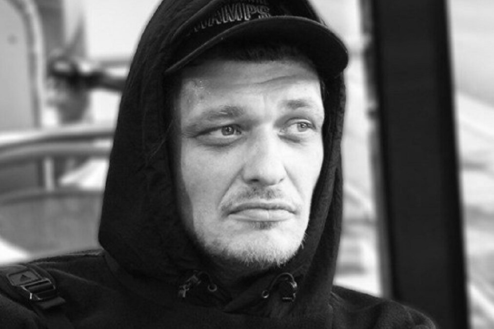     Умер от коронавируса через год после операции на сердце рэпер Джино, внук звезды комедии «Бриллиантовая рука»