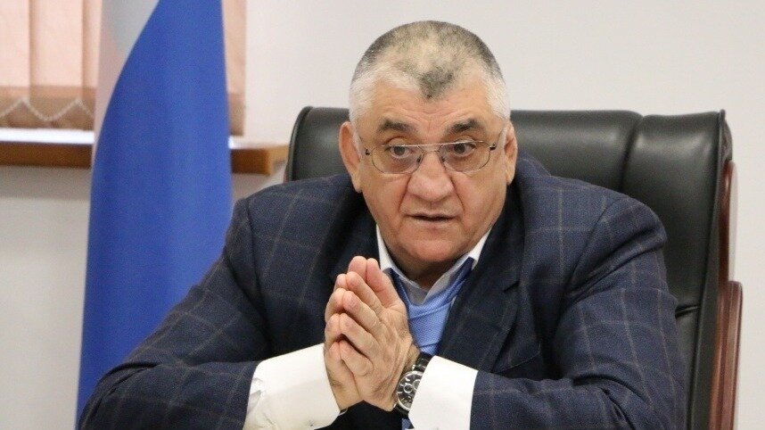     Мэр Кизилюрта и бывший дагестанский министр спорта Магомед Магомедов арестован до 3 декабря, постановил Басманный суд Москвы.