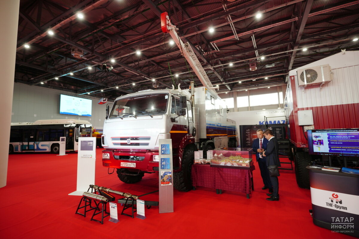 К Форуму межрегионального сотрудничества между Россией и Узбекистаном развернули выставку с продукцией, которая производится в Татарстане 
Фото: © Владимир Васильев / «Татар-информ»