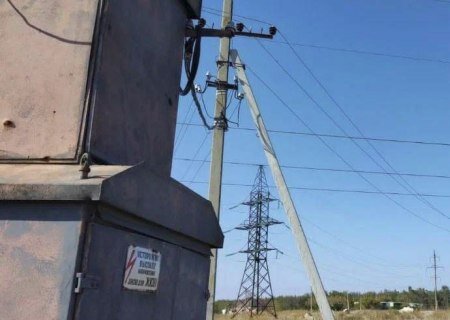    В ЛНР начали подключать к электроэнергии жителей посёлка Метёлкино — они полтора года живут без коммуникаций
