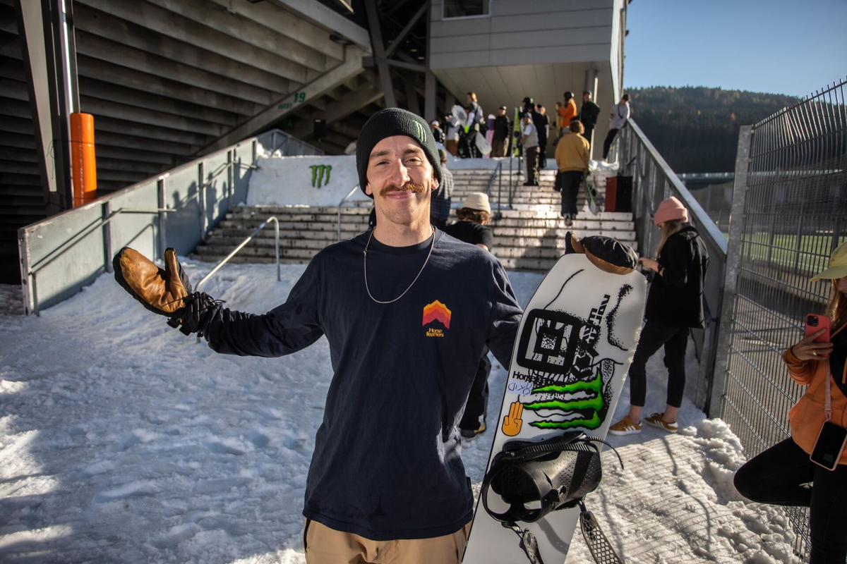 Итан Морган на фоне подготовки одного из спотов проведения DIYX STRT JAM.